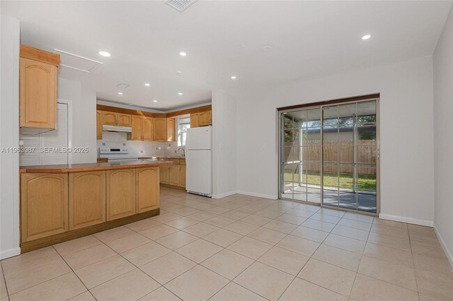 Building Photo - 621 N 70th Way