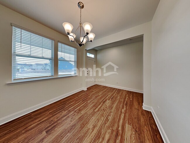 Building Photo - 174 Larragan Dr