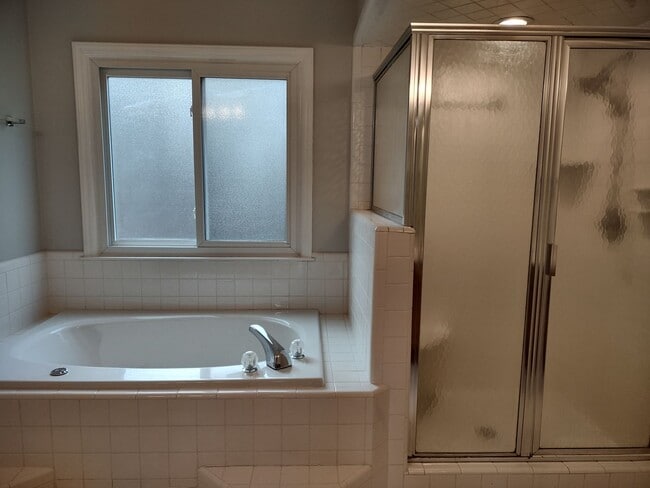 Building Photo - Move-In ready Home located in the Winterbr...
