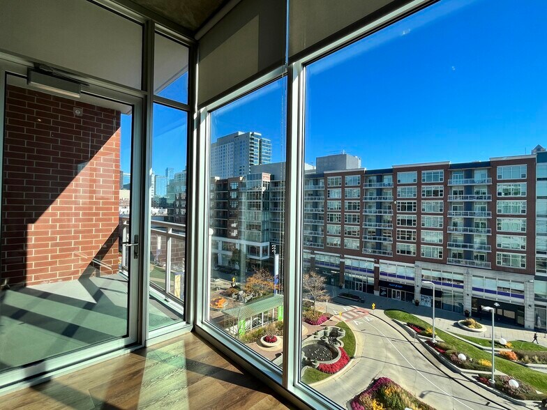 Building Photo - 1136 S Delano Ct W