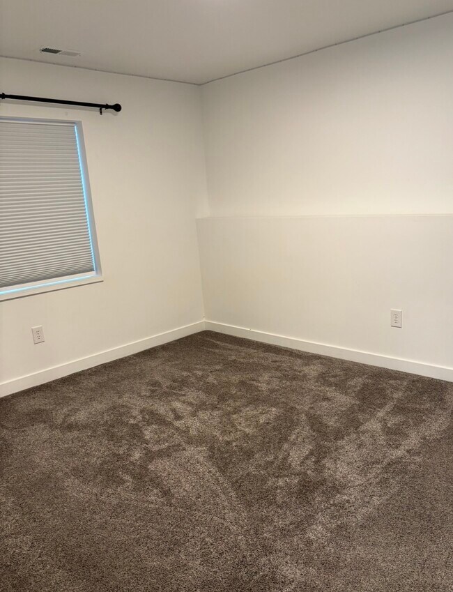 Building Photo - 2693 E Gambel Oaks Dr