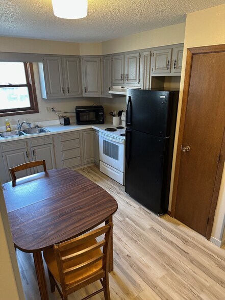 Building Photo - 910 11th Ave