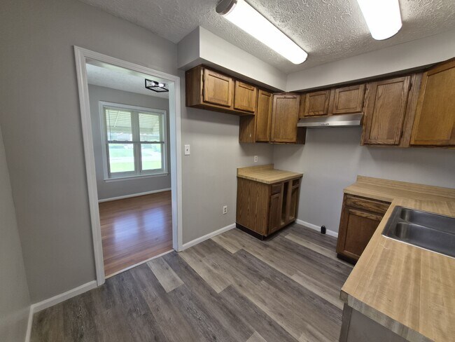 Building Photo - 3707 N Riley Ave