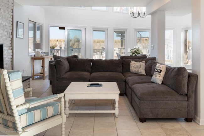 Building Photo - 502 Sunset Blvd