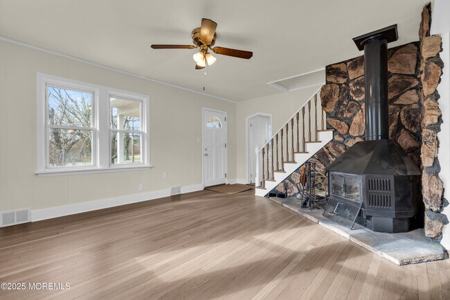 Building Photo - 2061 Lakewood Rd