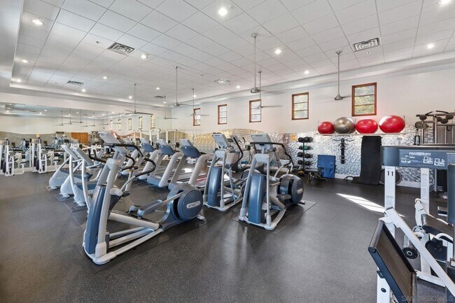 Building Photo - Bright 2BD/2BA Townhouse in Serra Mesa with Balcony, Fireplace & Resort-Style Amenities