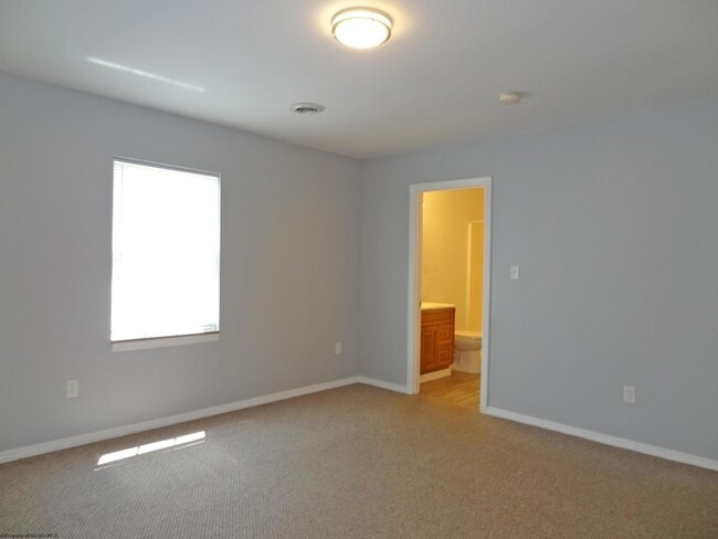 Building Photo - 1002 Bakers Ridge Rd