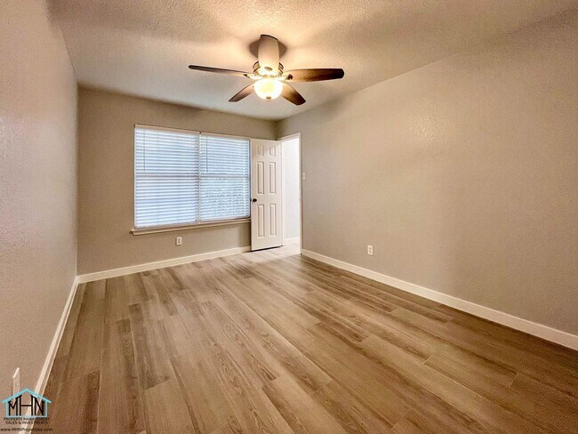 Building Photo - 11205 Forest Pass Ct