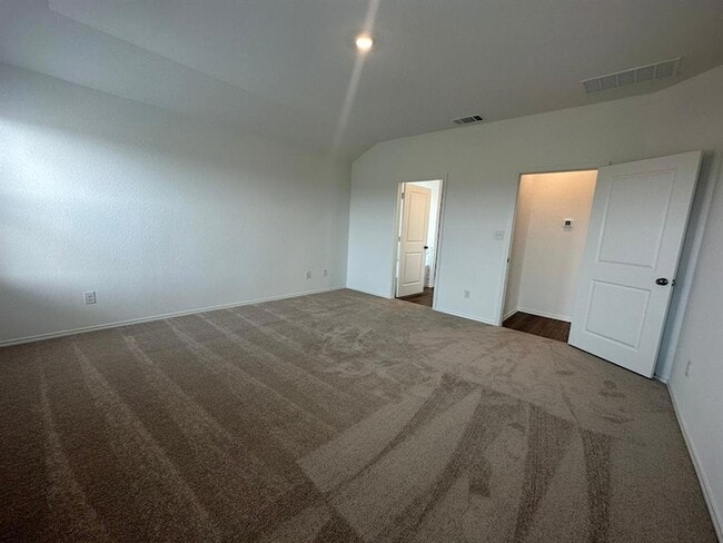 Building Photo - 121 Seminole Dr