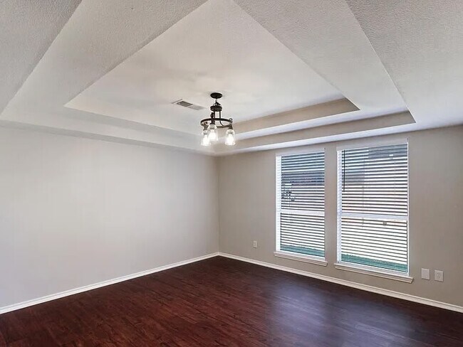 Building Photo - 4729 Woodhaven Ln