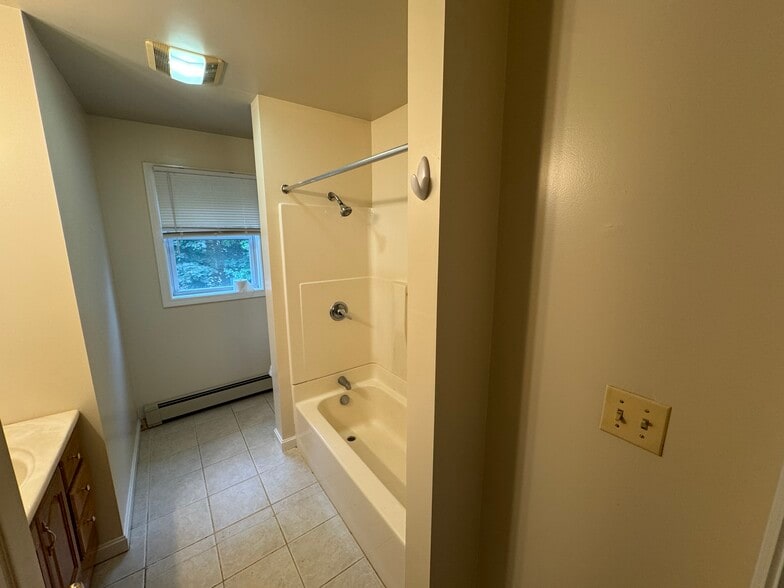 Building Photo - 124 Lincoln St