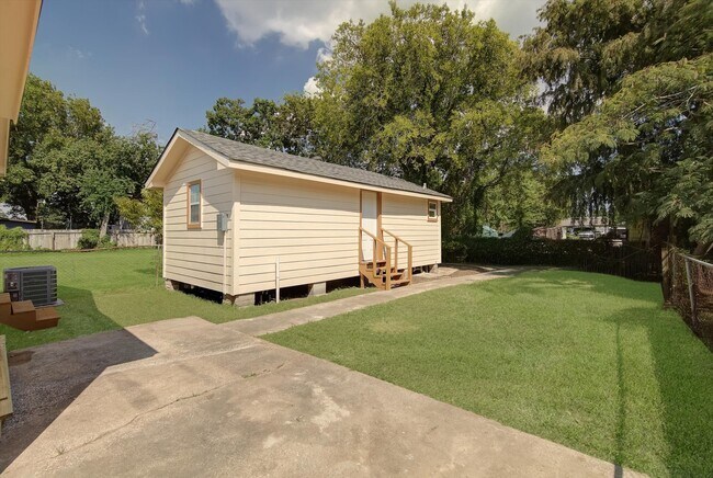 Building Photo - 1118 Cypress St