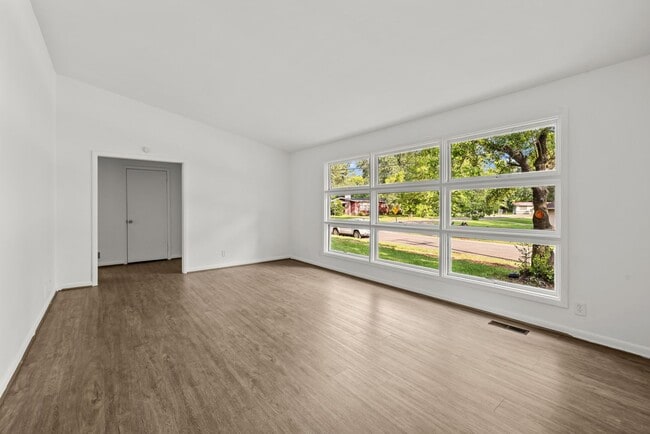Building Photo - Charming 4 Bedroom, 2 Bathroom house