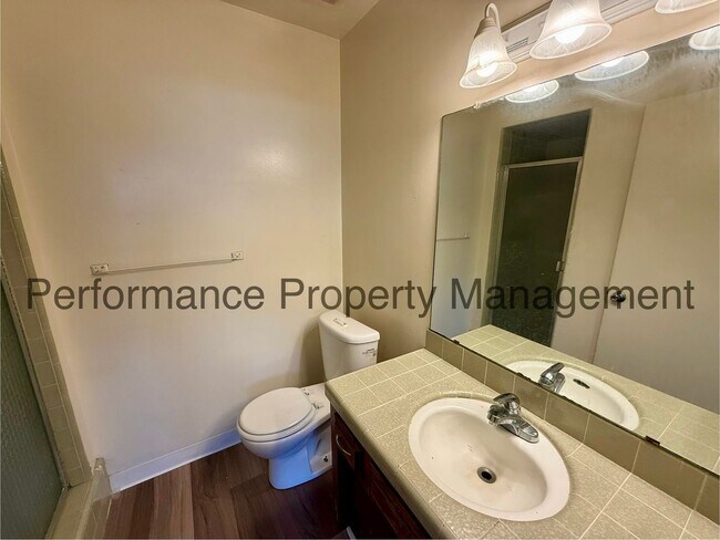 Building Photo - 5060 Easton Dr