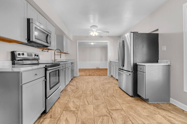 Building Photo - Newly Renovated 4-Bedroom Home in Germanto...