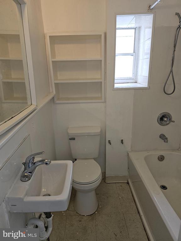 Building Photo - 43 E Silver St