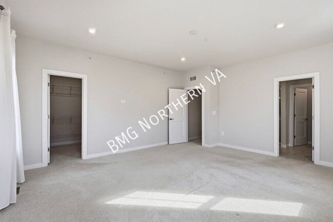 Building Photo - 201 Park Central Ter