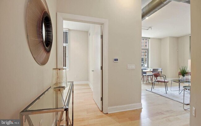 Building Photo - 811 4th St NW