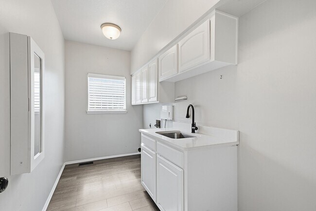 Building Photo - 408 W Fairway Ct