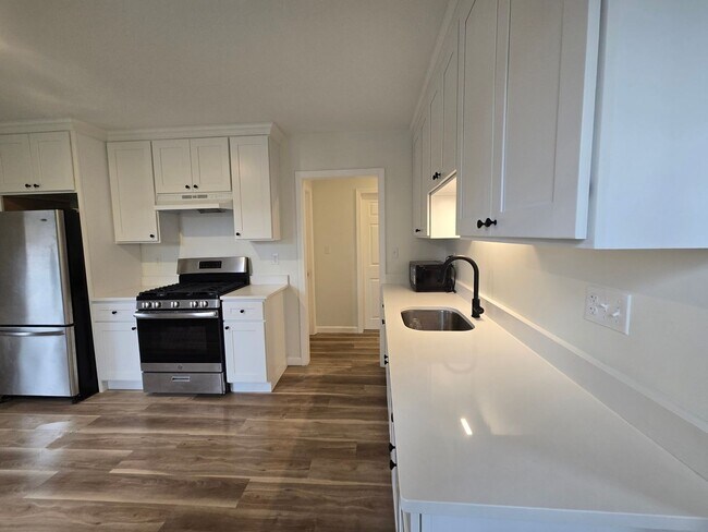 Building Photo - Charming triplex  in Concord