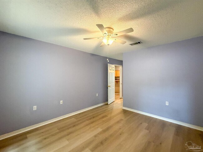 Building Photo - 8005 Stonebrook Dr