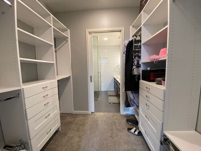 Building Photo - $2,400 | 2 Bedroom, 2 Bathroom Condo | Pet...
