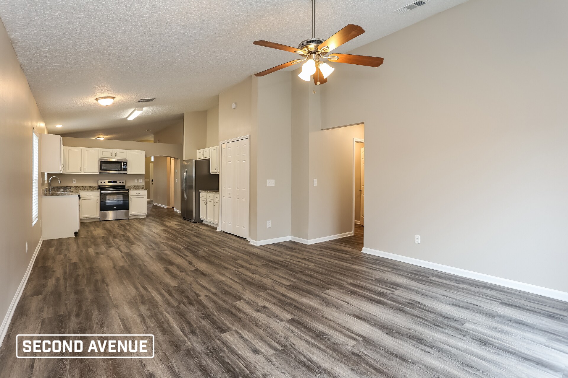 Building Photo - 10659 Sandy Oaks Dr