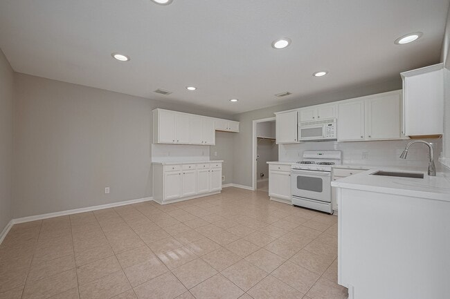 Building Photo - 9714 Angleside Ln