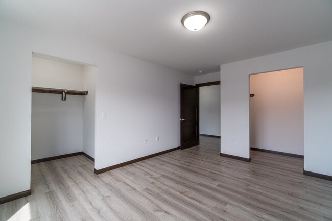 Building Photo - Modern 2 Bedroom, 2 Full Bathroom with Gar...