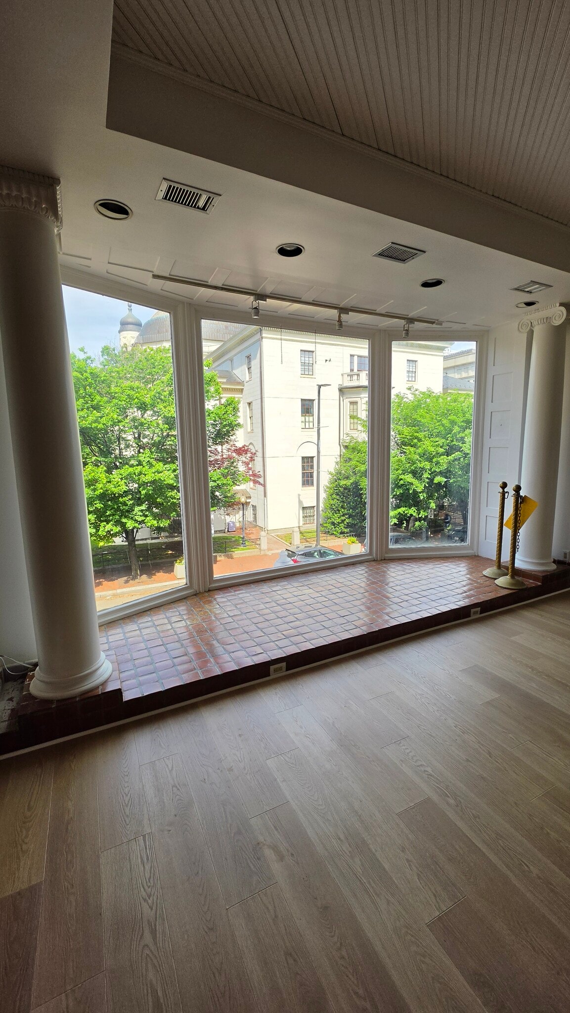 Amazing City Views - 403 N Charles St