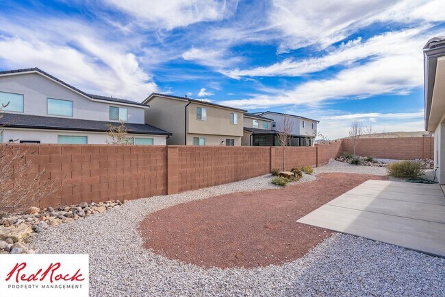 Building Photo - Comfort, Space & Style with a 3-Car Garage Small Dog Friendly!