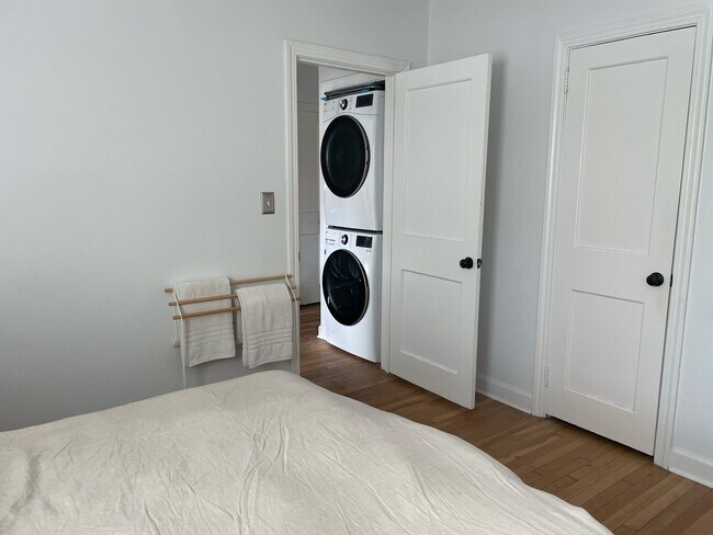 Building Photo - 1614 E 50th St