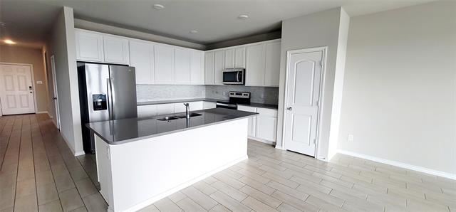 Building Photo - 933 Ravenwood Ln