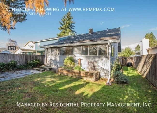 Building Photo - 5616 SE Mall St