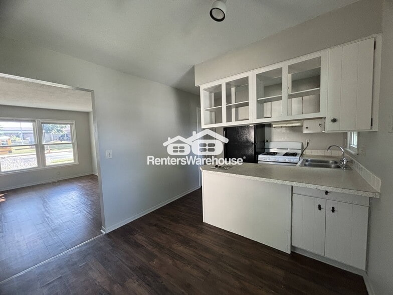 Building Photo - 4807 NW Aurora Ave.