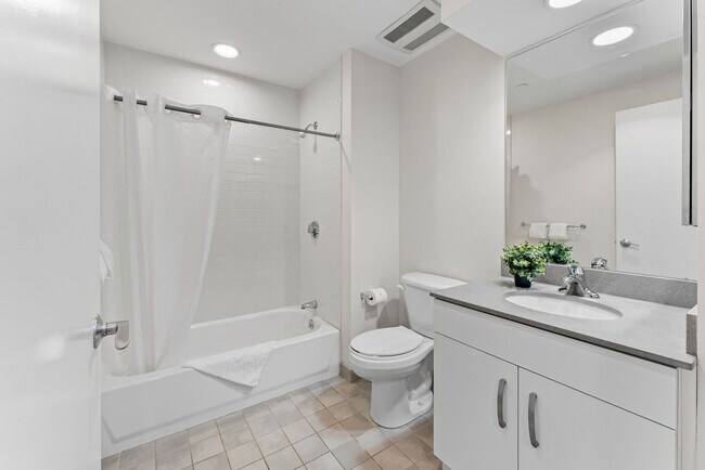 Building Photo - 601 Albany St