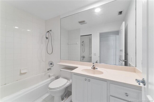 Building Photo - 1607 SW Shady Lake Terrace
