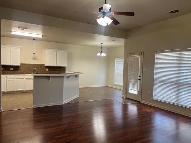 Building Photo - 17060 Jamestowne Dr