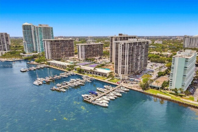 Building Photo - 1901 Brickell Ave