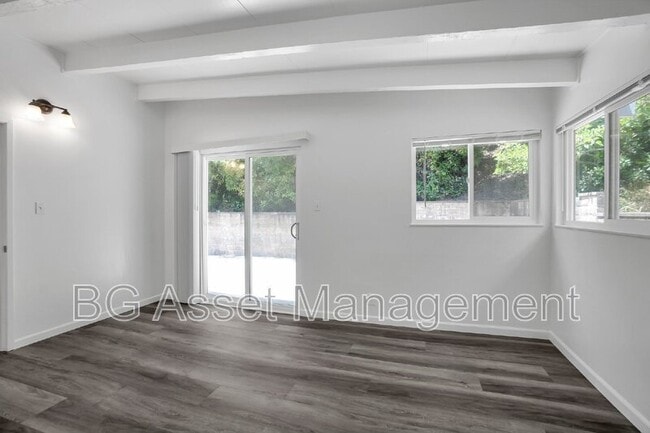 Building Photo - 1588 Ridgecrest Rd