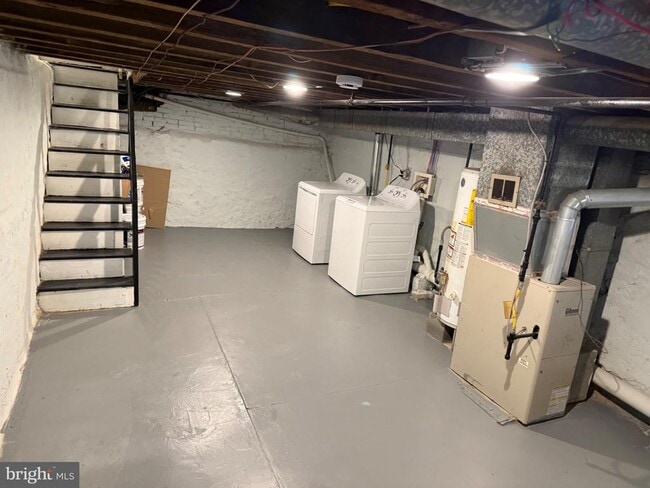 Building Photo - 2048 N Darien St