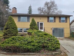 Building Photo - 3718 E 22nd Ave