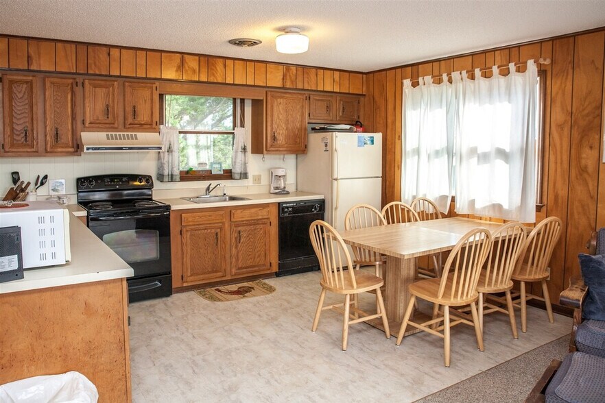 Building Photo - 54225 Shoresurf Ln