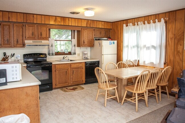 Building Photo - 54225 Shoresurf Ln