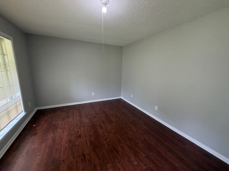 Building Photo - 5071 Gray Dr