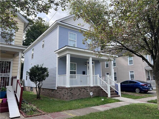 Building Photo - 1315 W 27th St