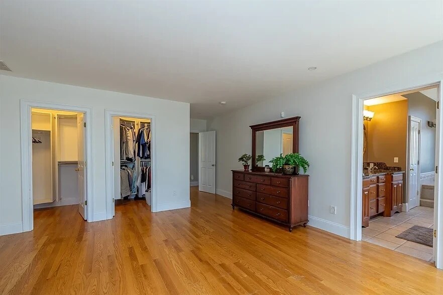 Building Photo - 120 Adams St