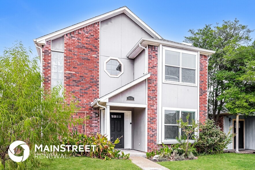 Building Photo - 1401 Del Rio Dr