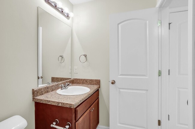 Building Photo - 3 Bedroom 2.5 Bathroom Townhome in Richmon...