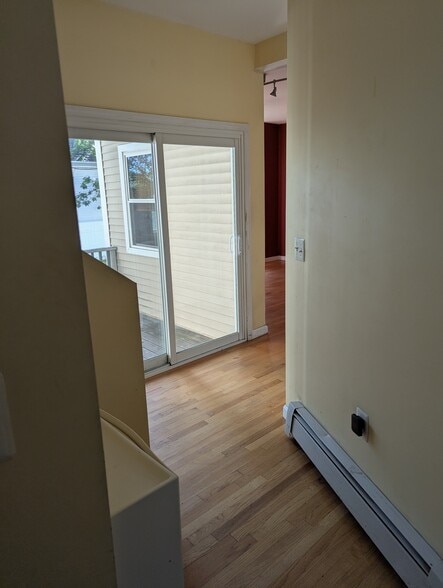 Building Photo - 21 Almont St